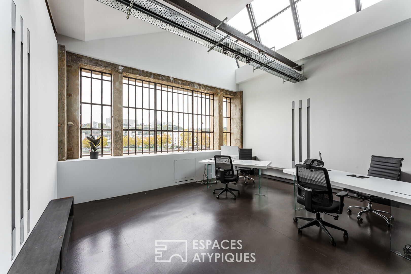 Bureaux modernes avec vue sur les quais de Saône