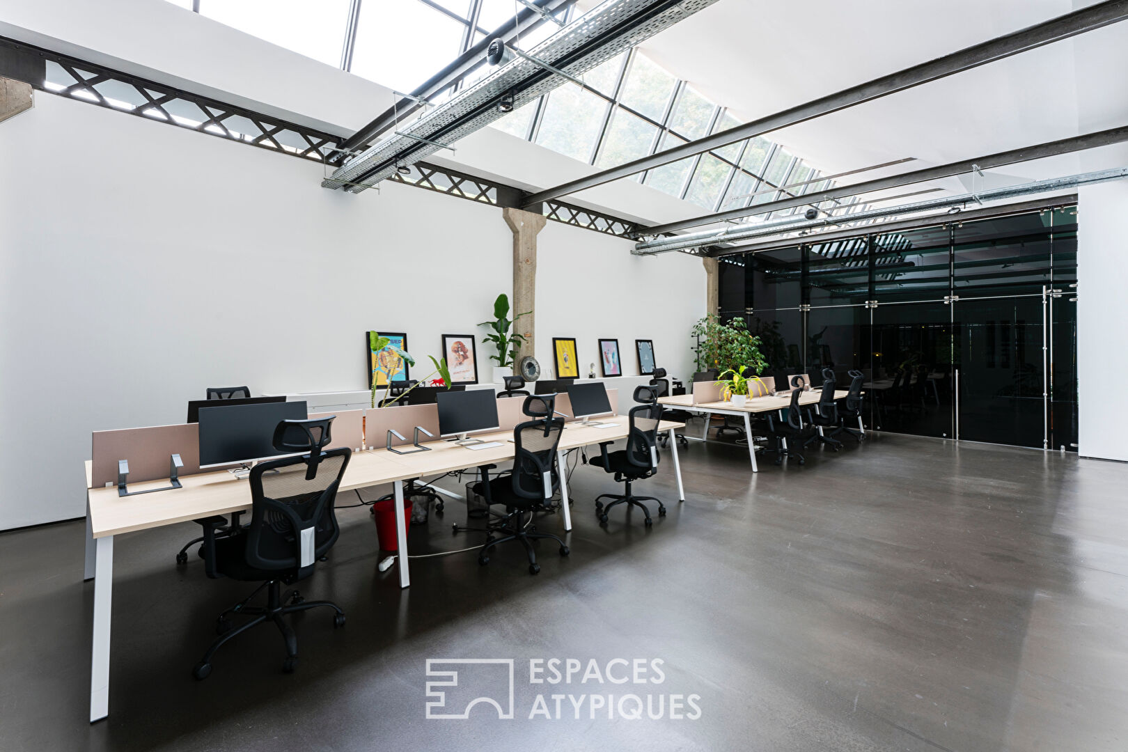 Modern offices with a view of the quays of the Saône