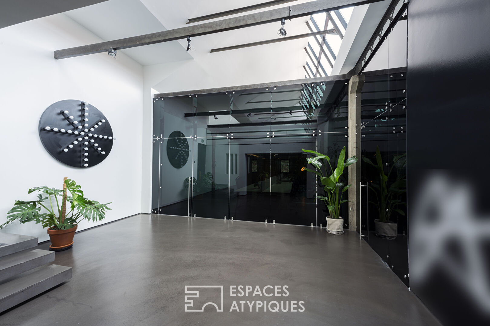 Modern offices with a view of the quays of the Saône
