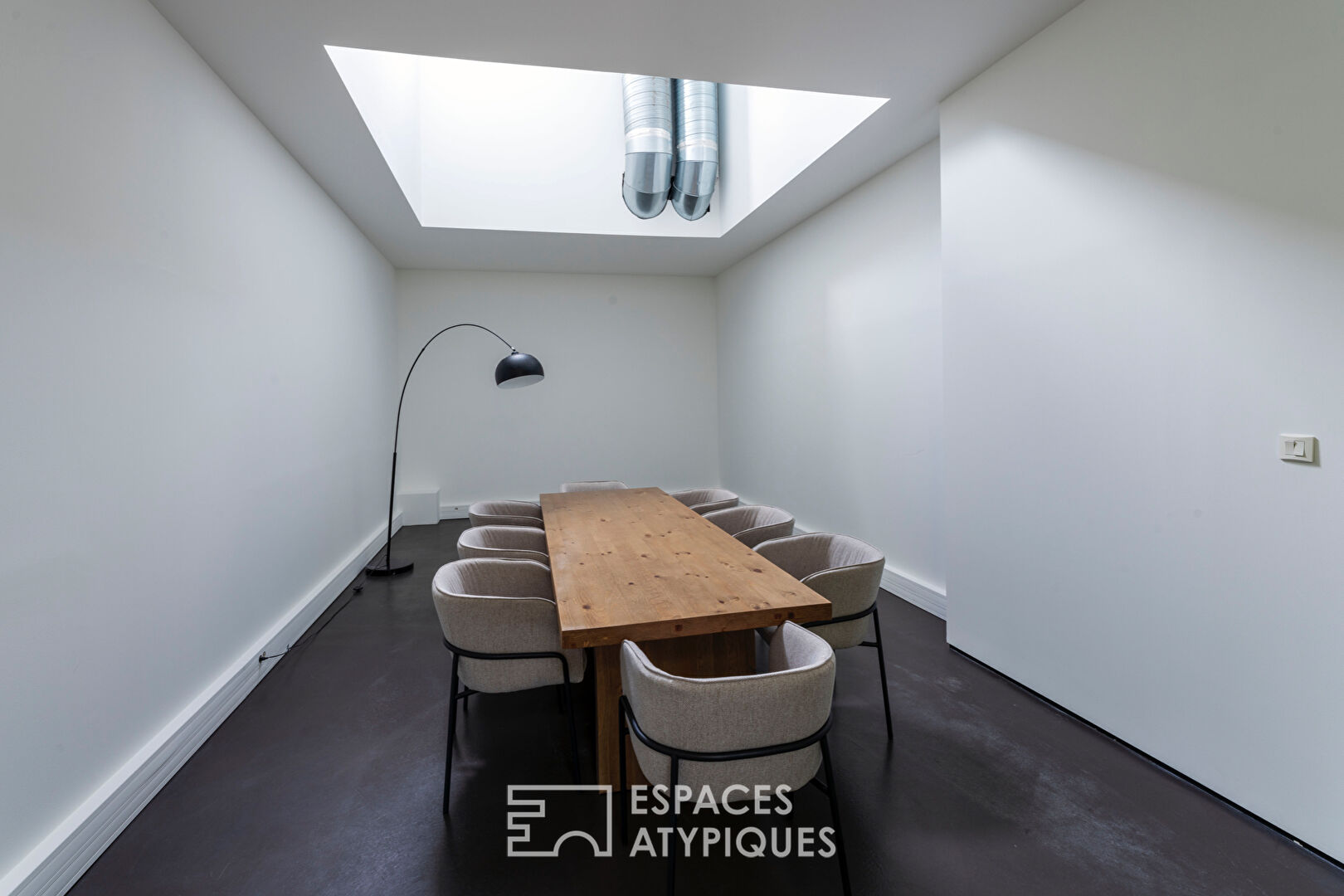 Modern offices with a view of the quays of the Saône