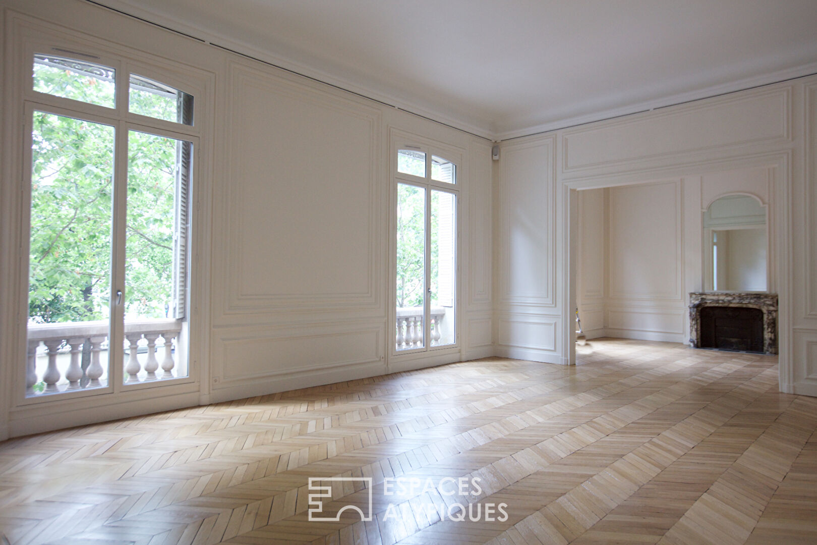 Classic and contemporary space