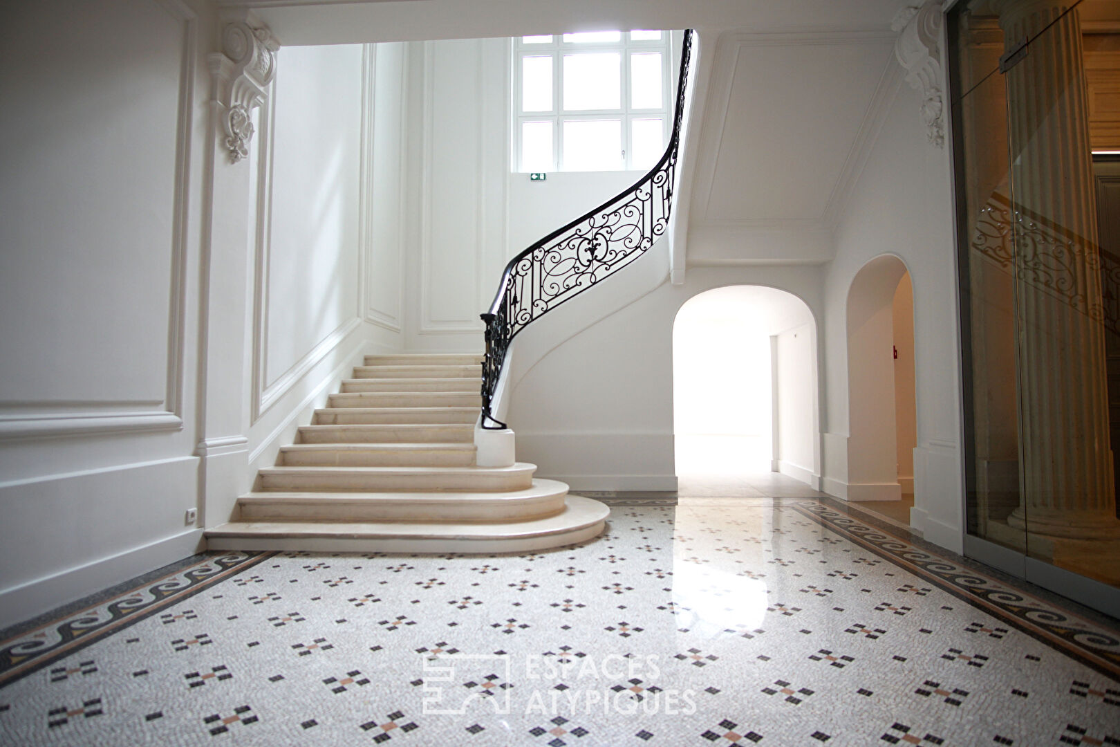 Classic and contemporary space