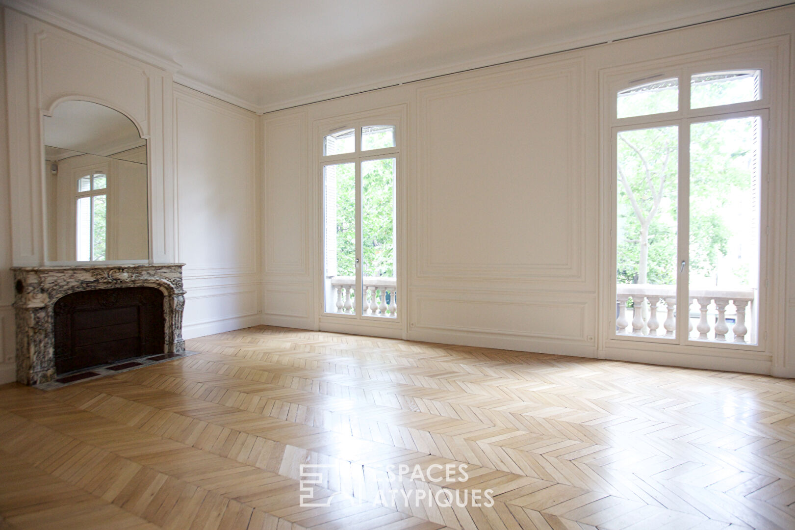 Classic and contemporary space