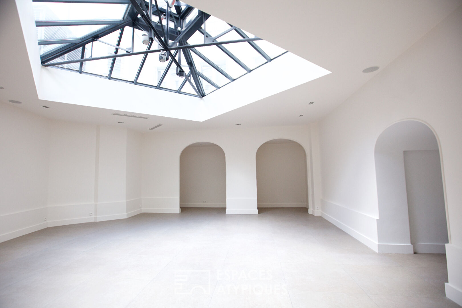 Classic and contemporary space