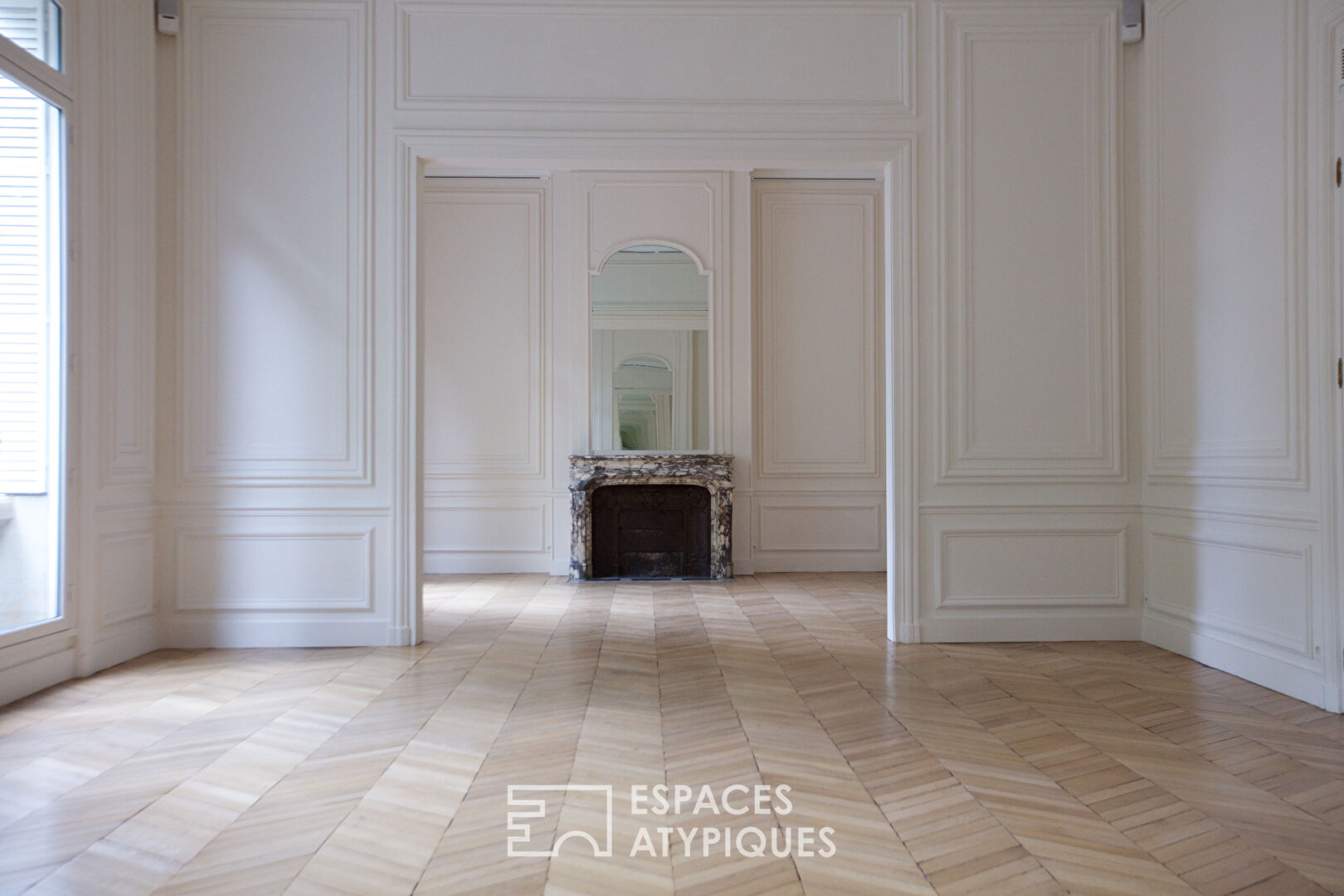 Classic and contemporary space