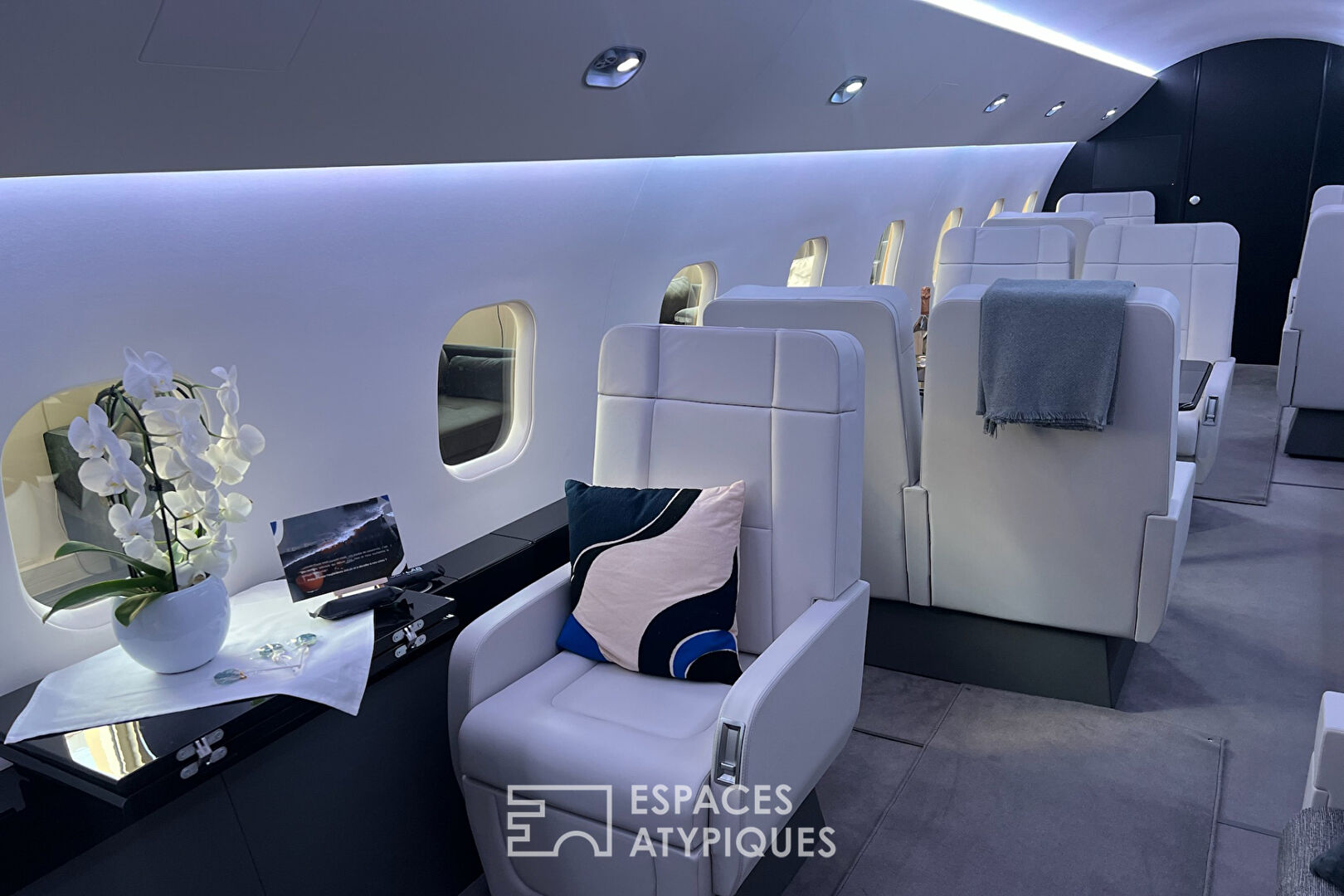 Plane – private jet