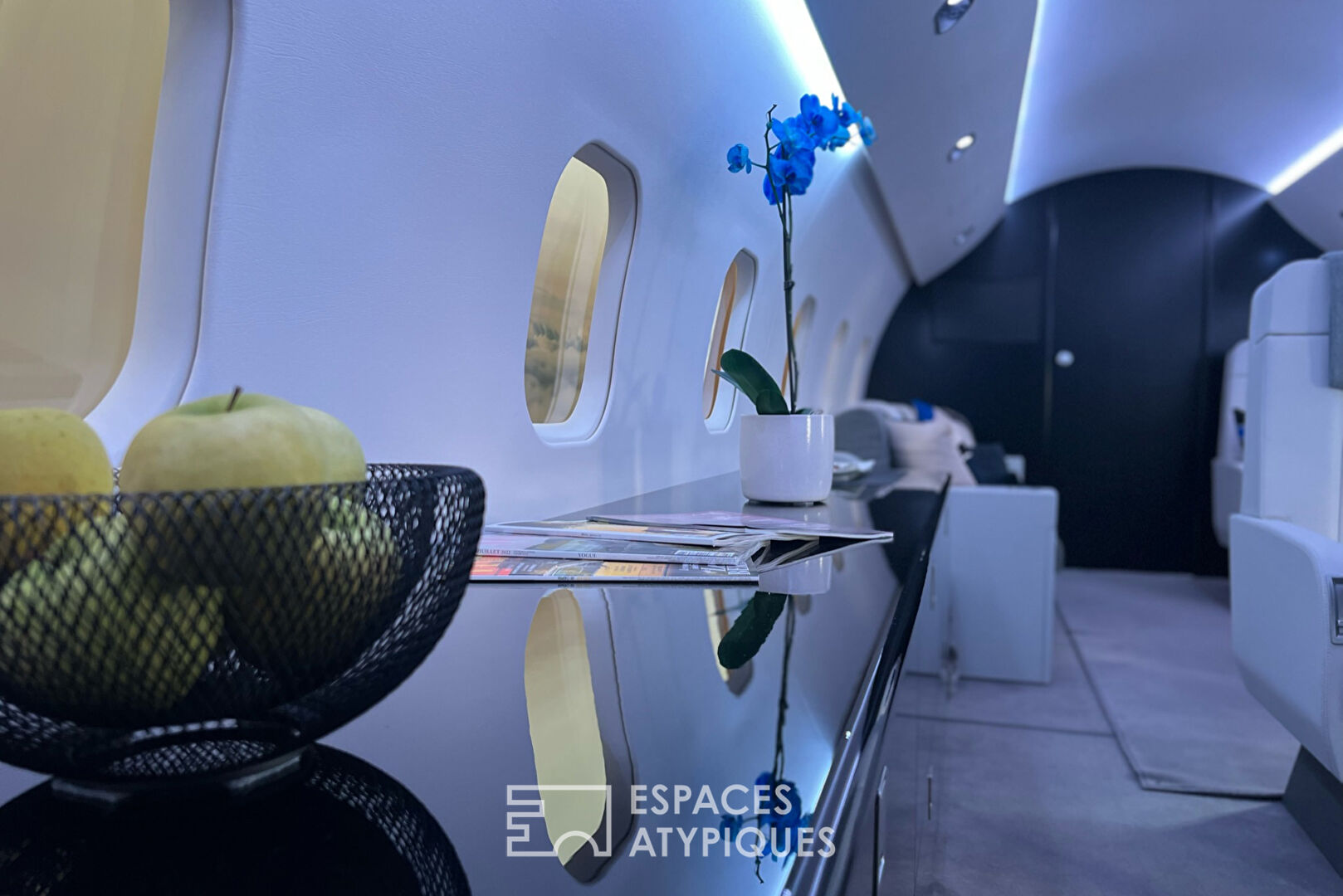 Plane – private jet
