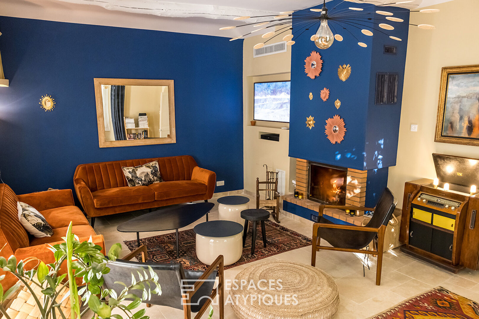 Maison et gîte provençal coloré avec piscine