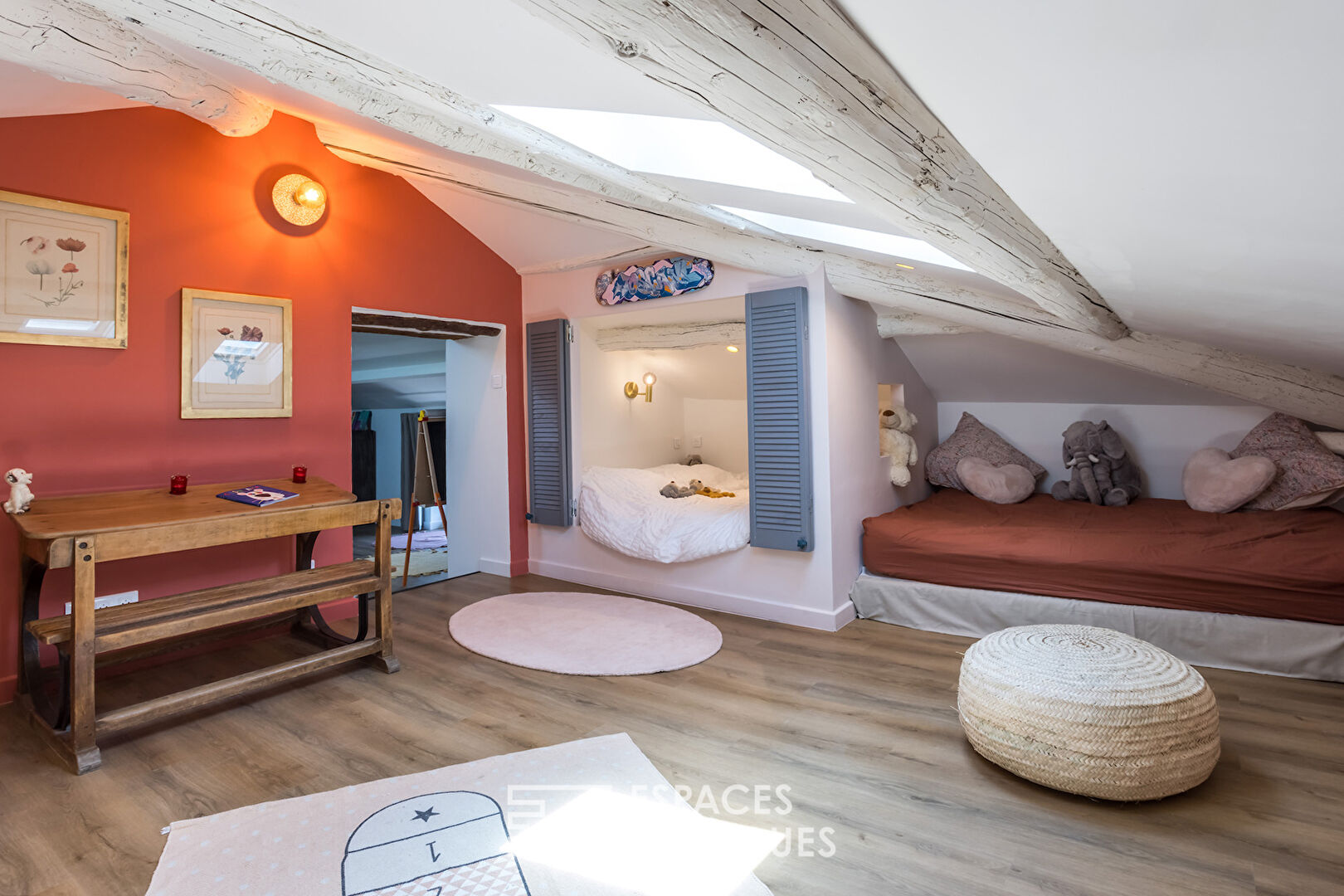 Maison et gîte provençal coloré avec piscine