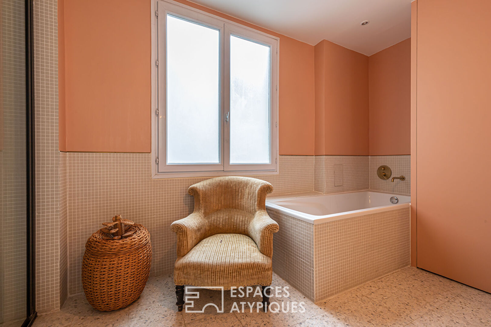 Tastefully renovated old apartment
