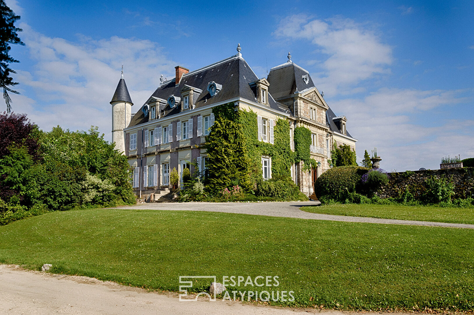 Country castle near Lyon