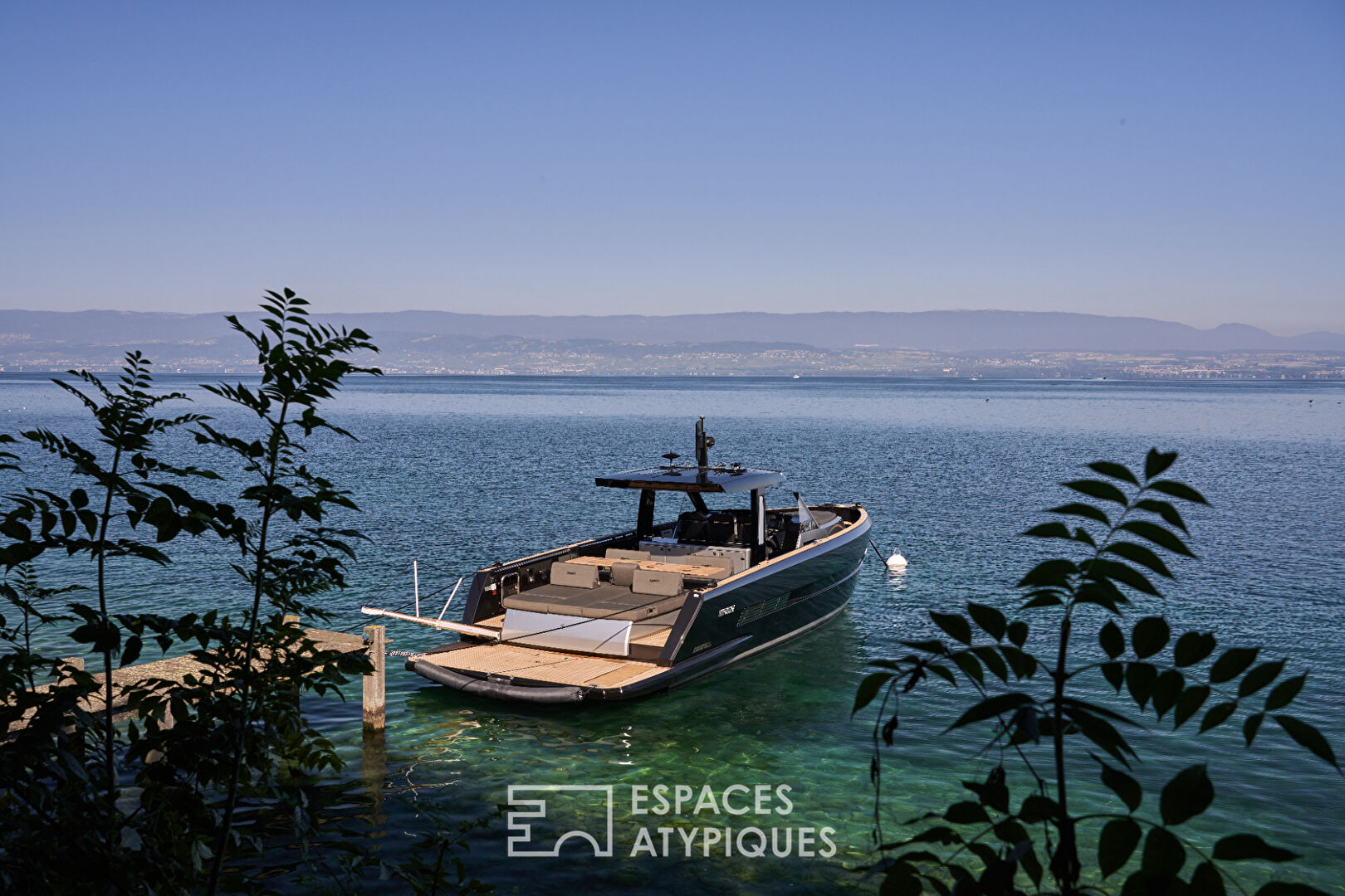 Maison d’architecte années 70 au bord du lac