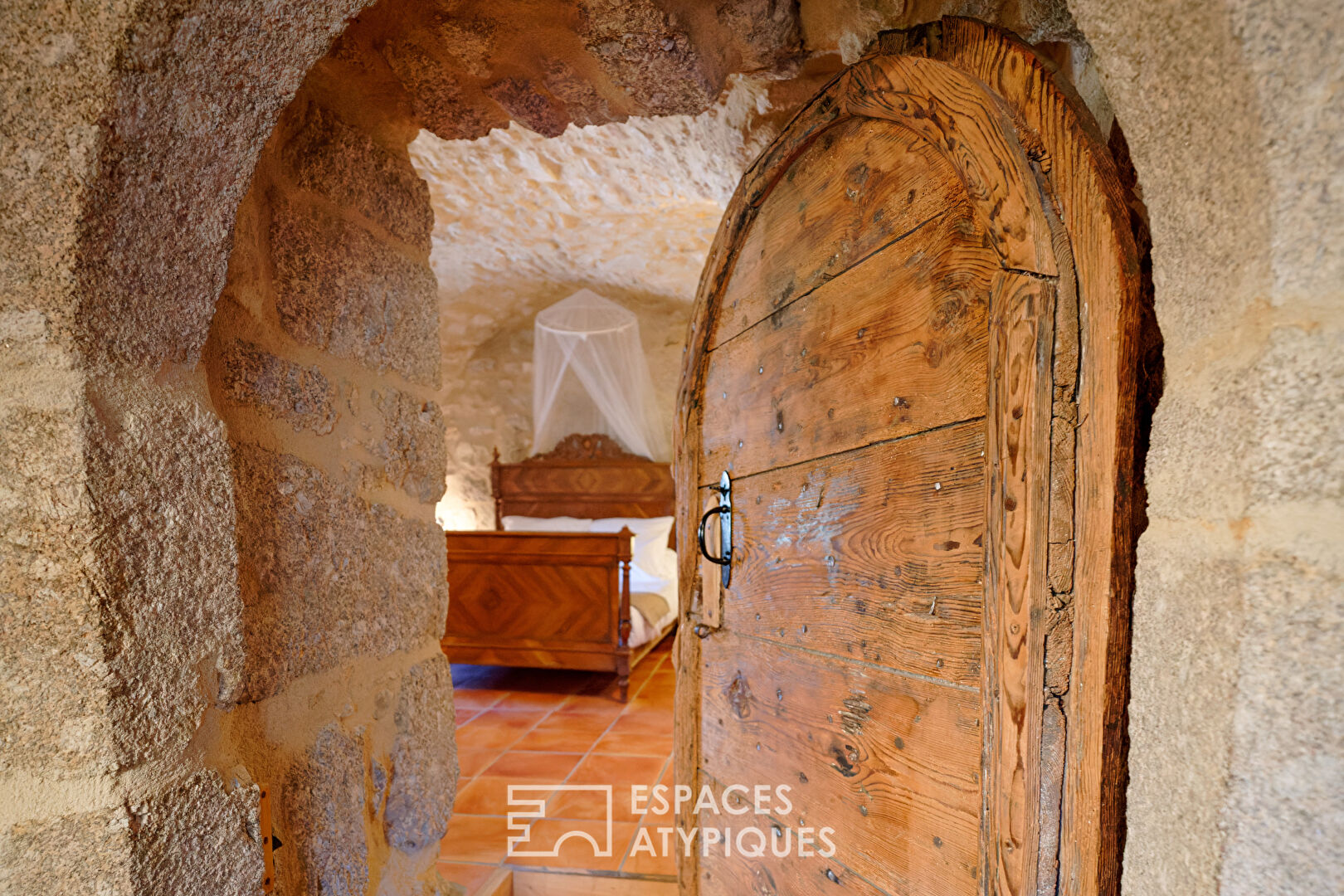 Château médiéval avec mobilier moyen âgeux