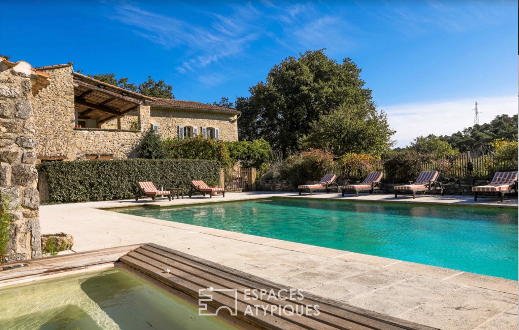 Grande bastide en pierre avec tennis et piscine