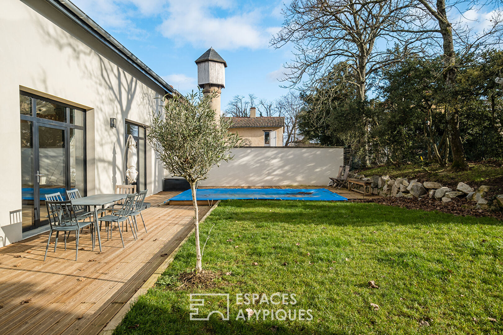 Maison-loft contemporaine avec orangerie