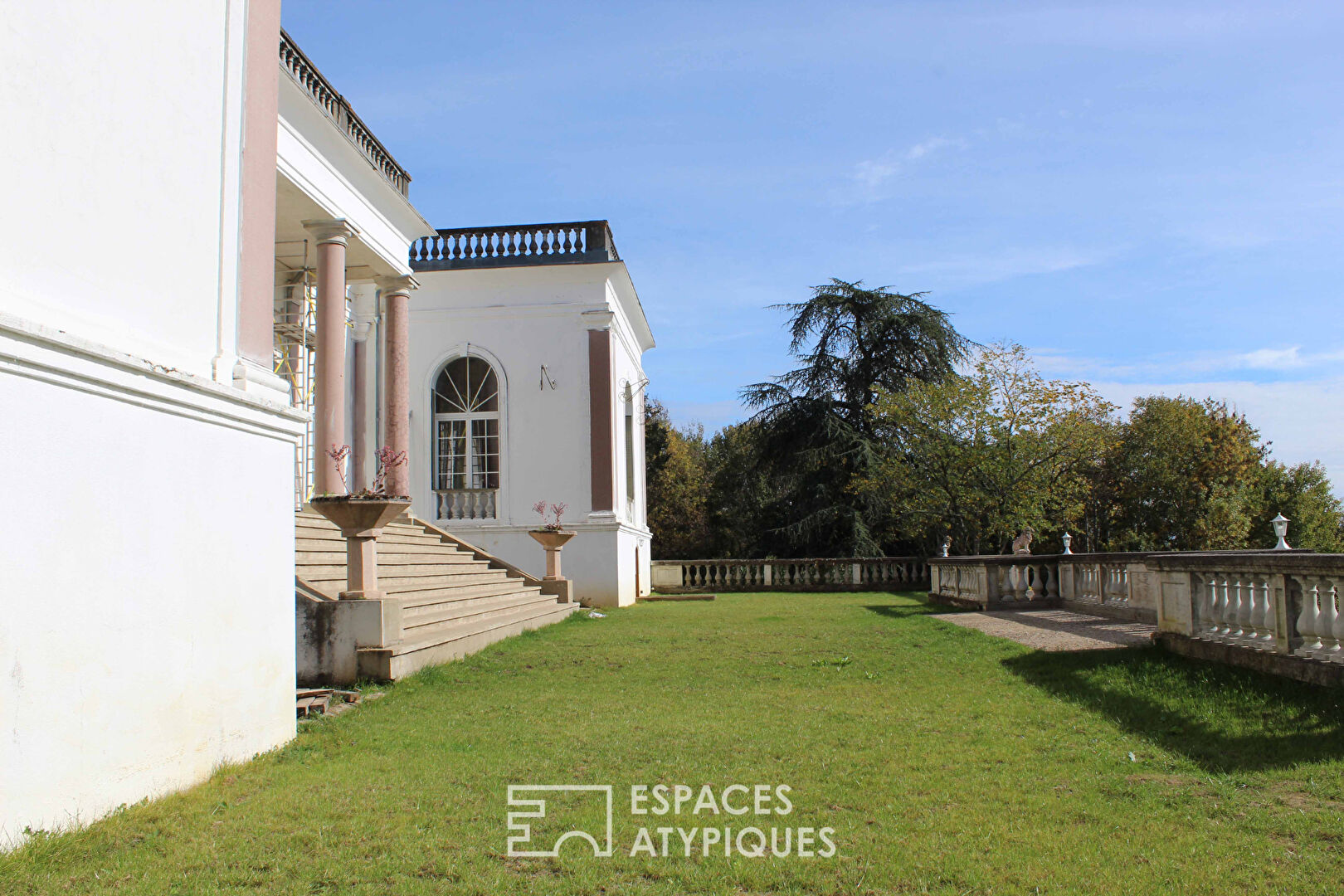 Château 1920 avec décoration classique