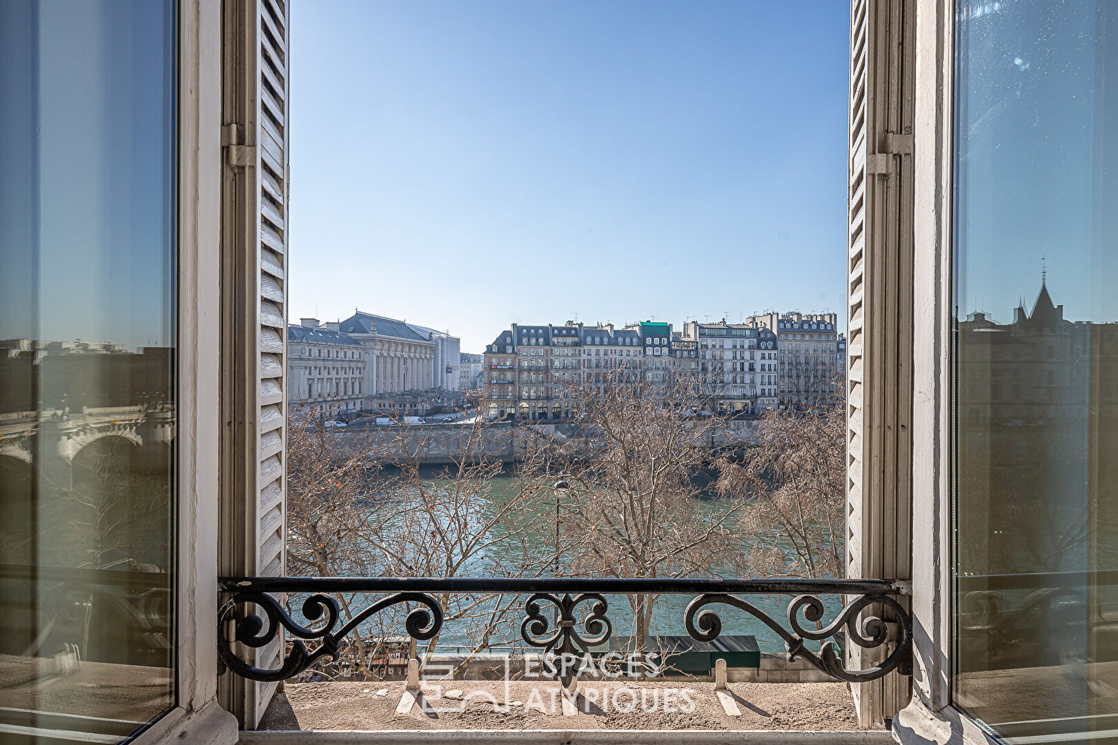 Appartement classique avec vue sur la seine à PARIS réf. 2029 Espaces Atypiques Repérage