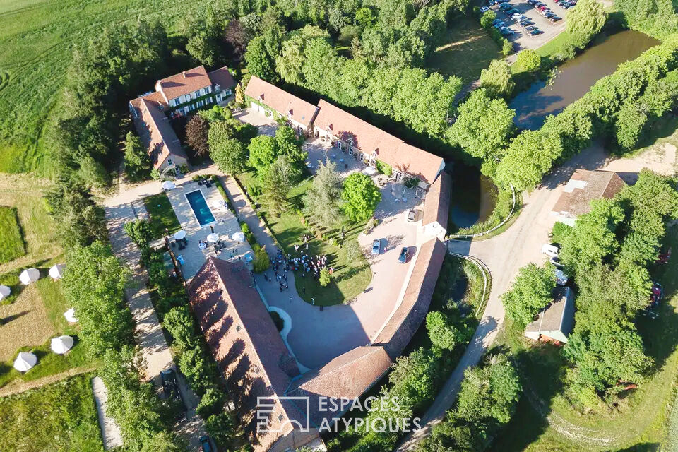 Ancienne ferme avec ses espaces verdoyants