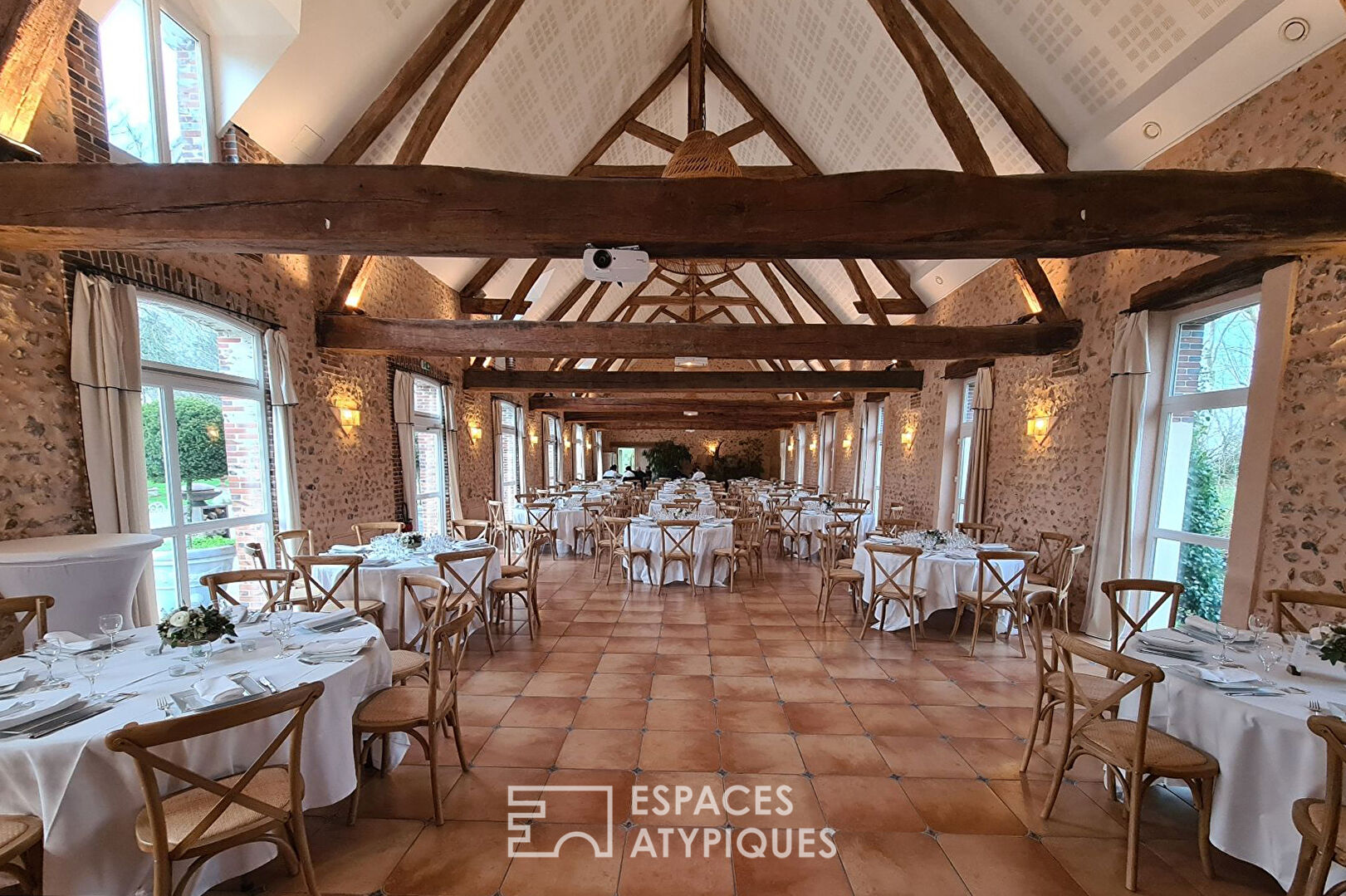 Ancienne ferme avec ses espaces verdoyants