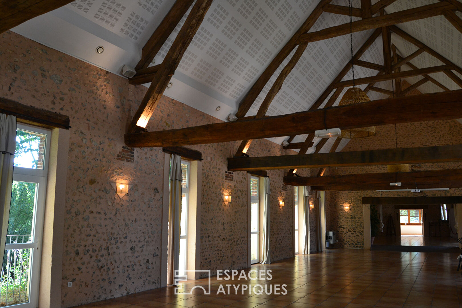 Ancienne ferme avec ses espaces verdoyants