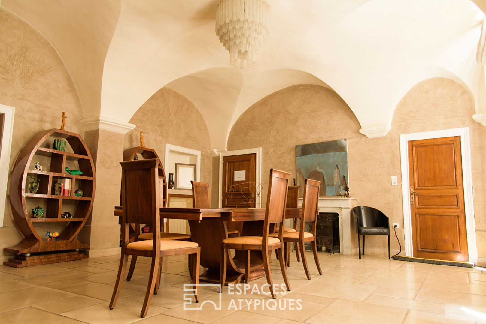 Charming castle in a Provençal setting