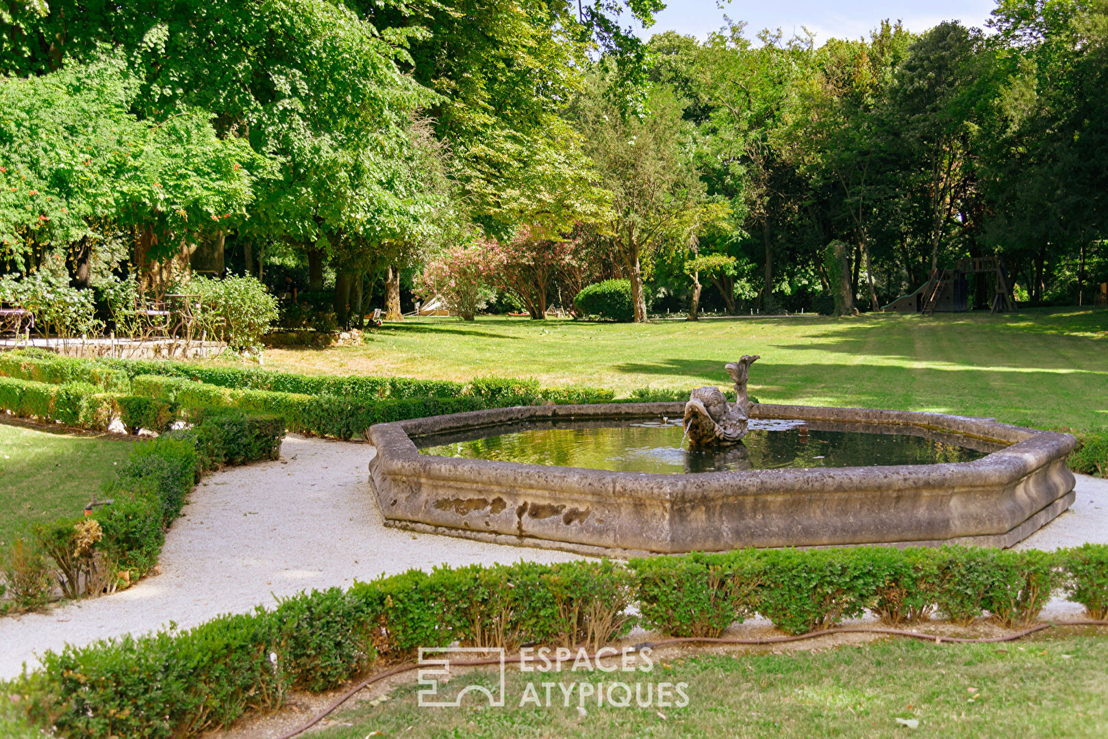 Charming castle in a Provençal setting