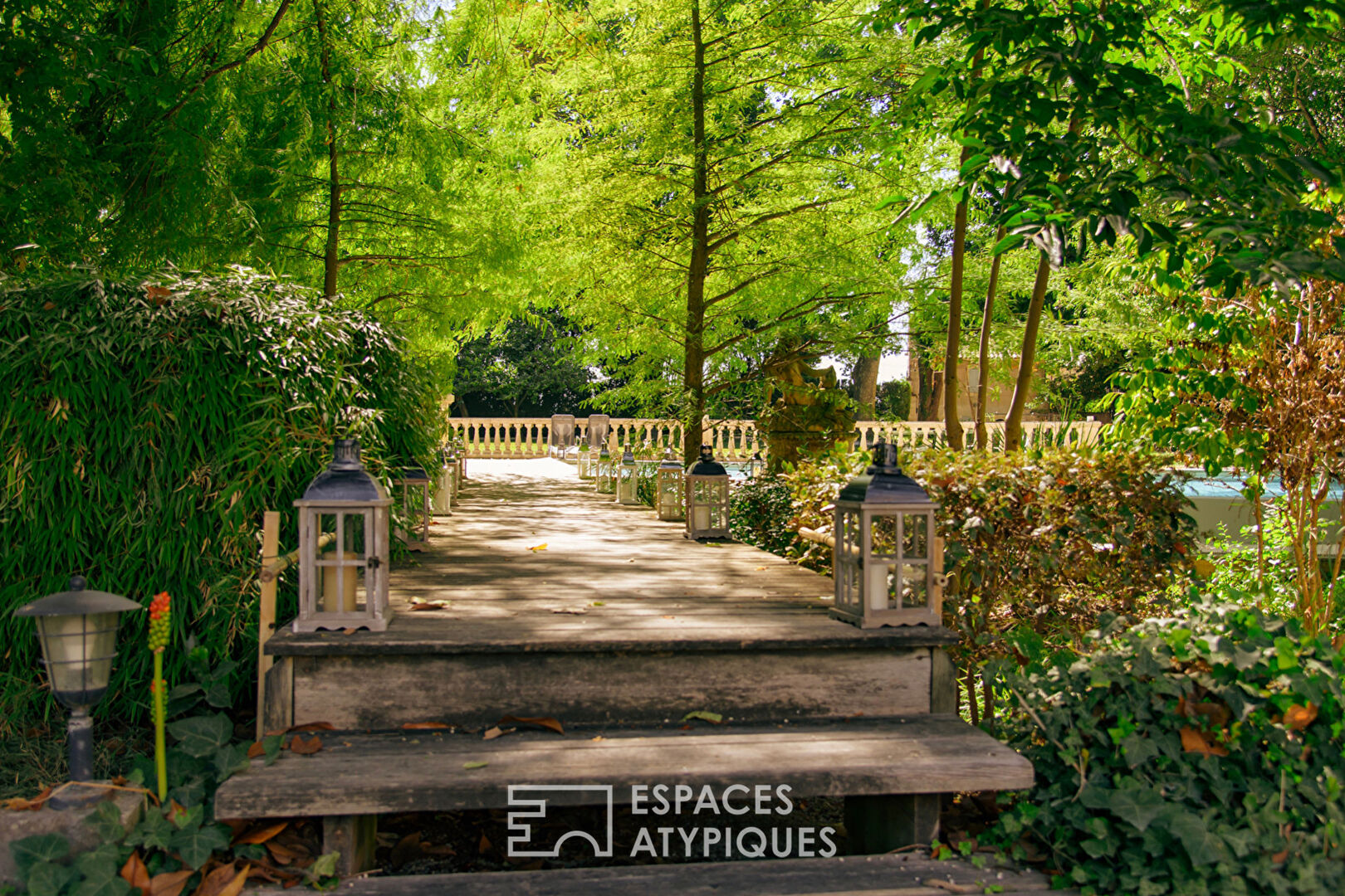 Charming castle in a Provençal setting