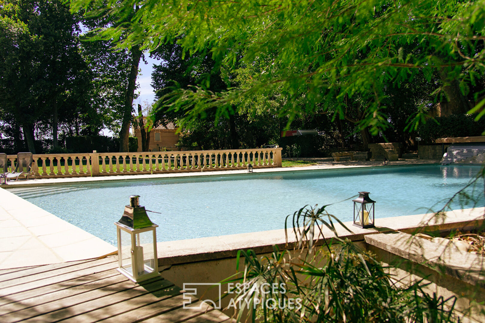 Charming castle in a Provençal setting