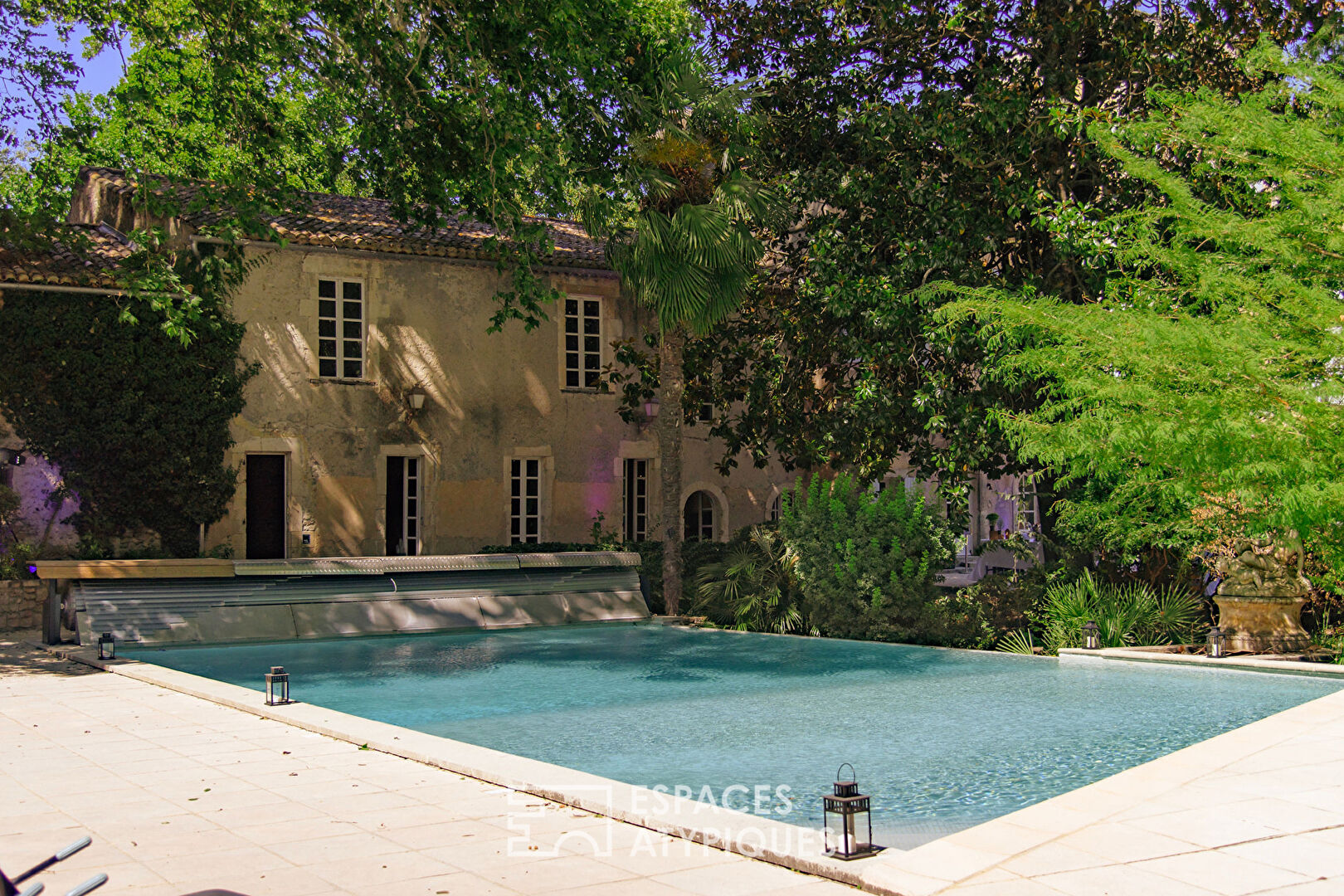 Charming castle in a Provençal setting