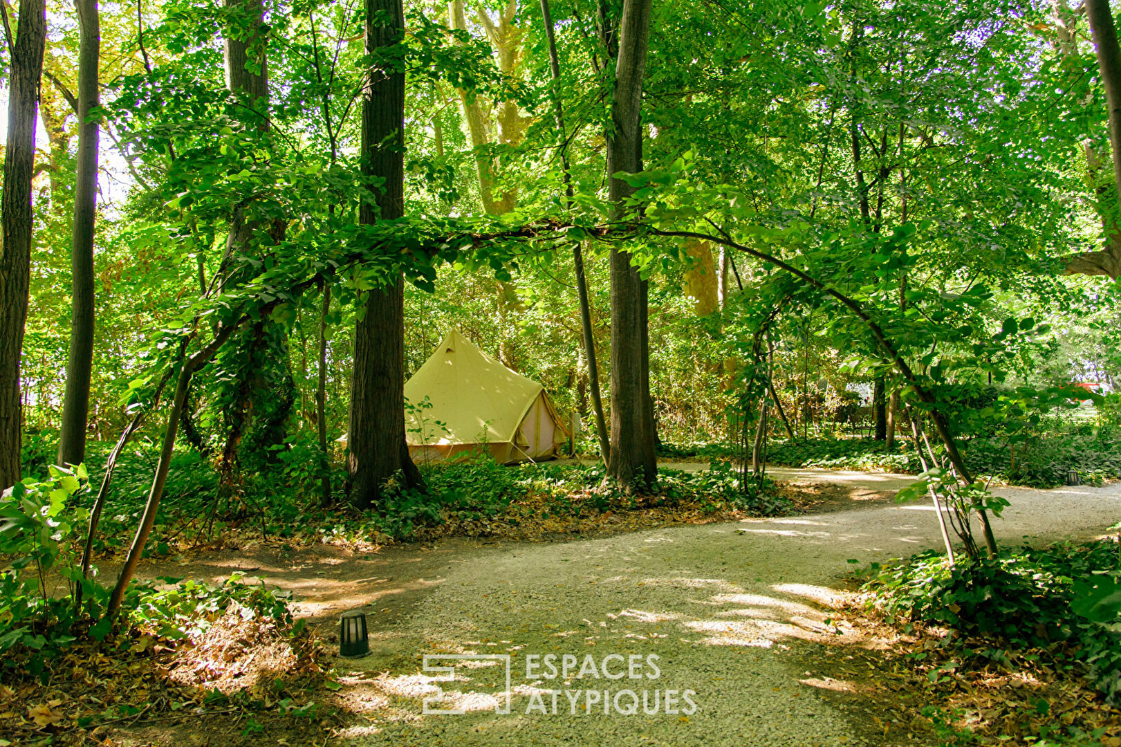 Charming castle in a Provençal setting