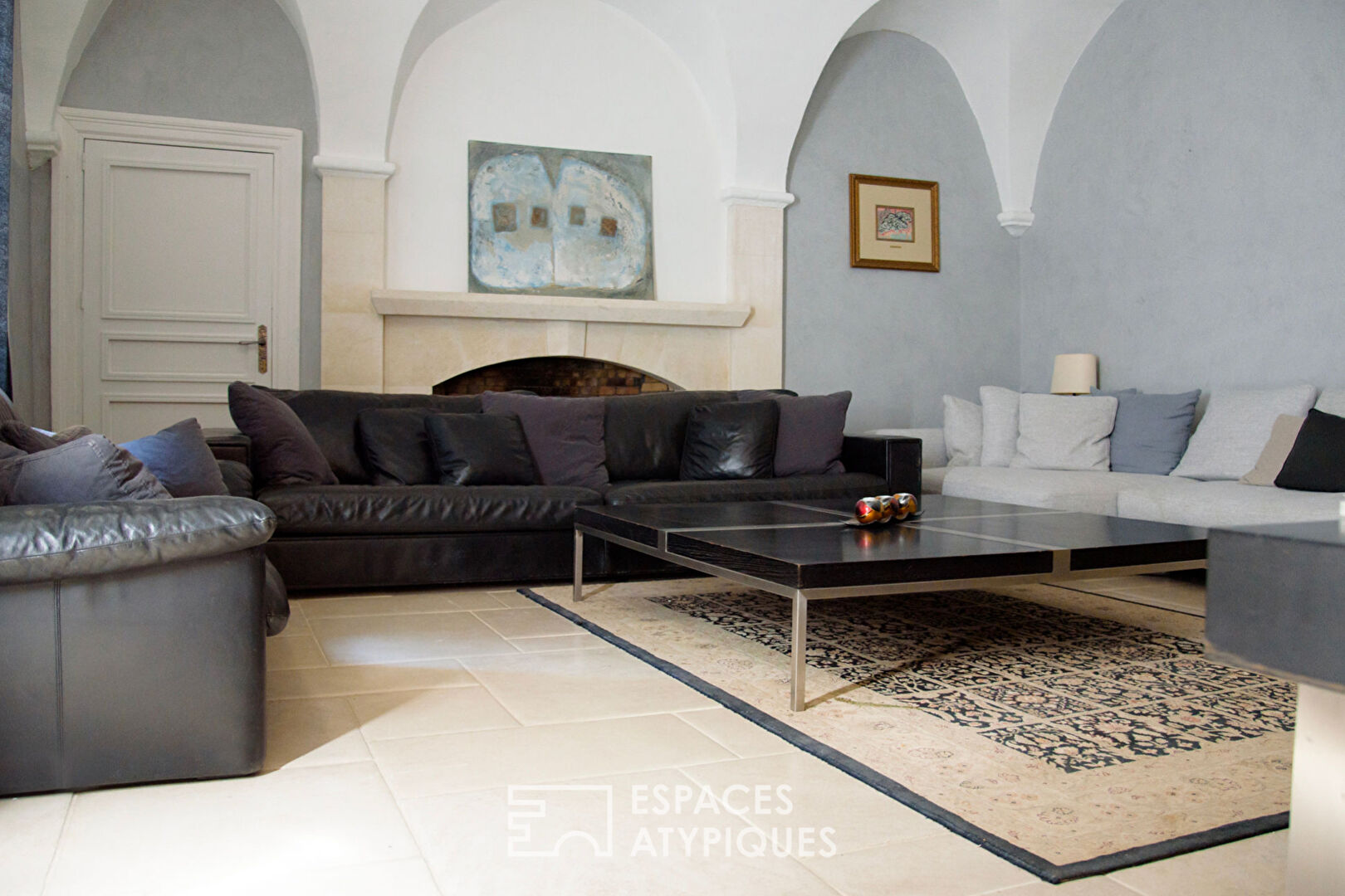Charming castle in a Provençal setting