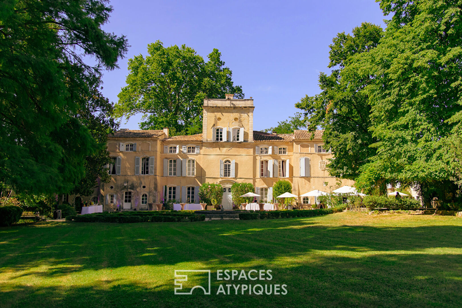 Charming castle in a Provençal setting