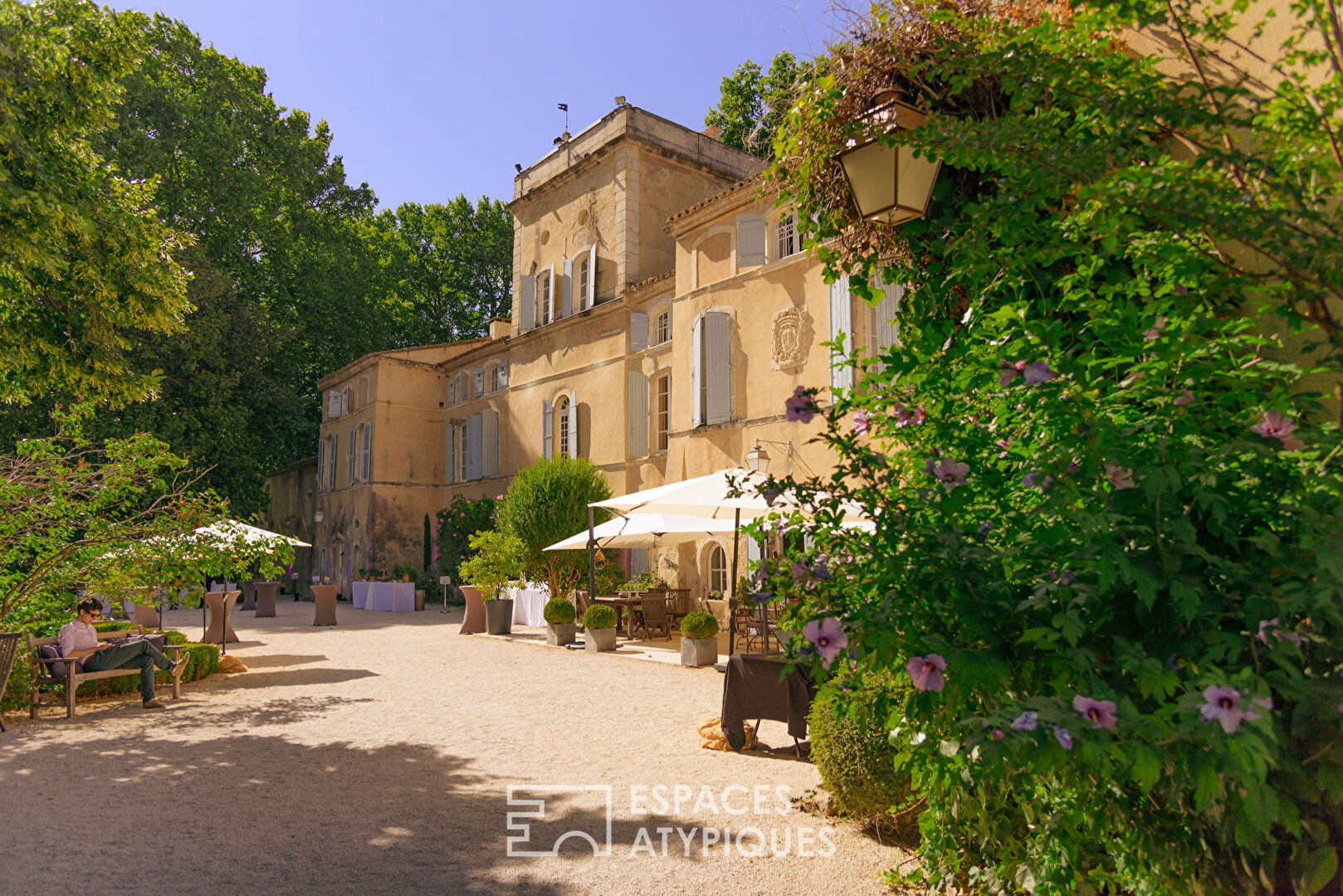 Charming castle in a Provençal setting