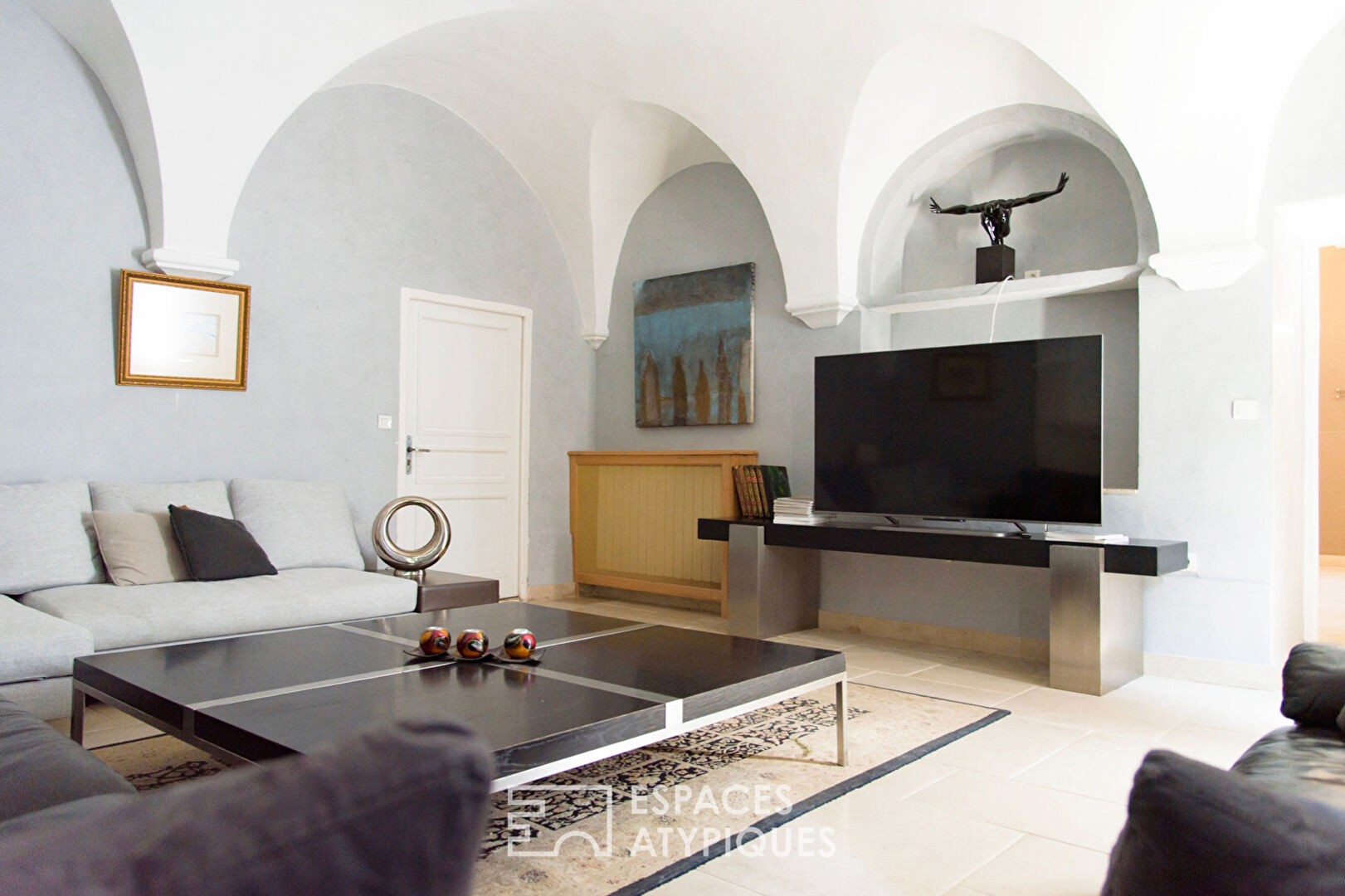 Charming castle in a Provençal setting