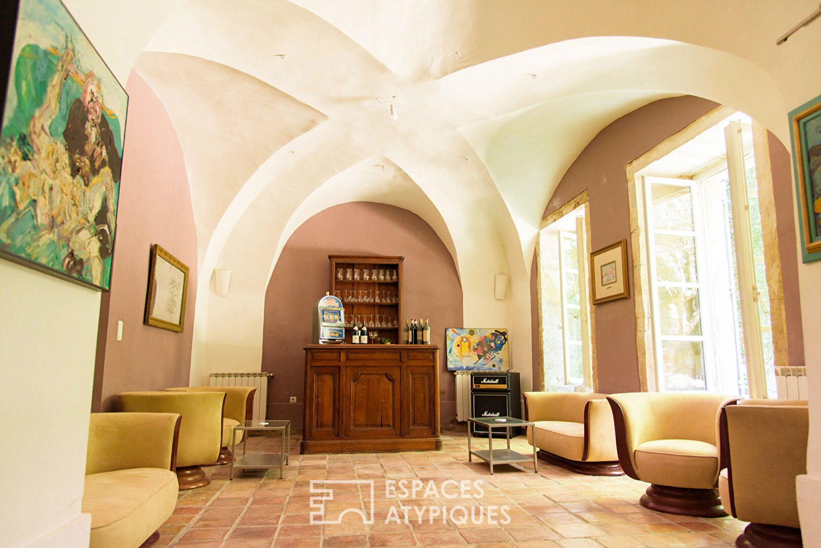 Charming castle in a Provençal setting