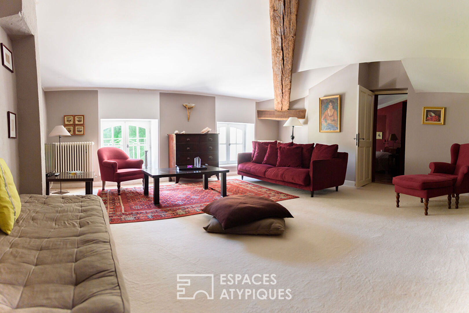 Charming castle in a Provençal setting