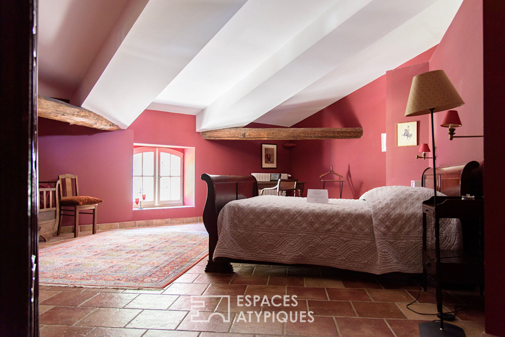 Charming castle in a Provençal setting