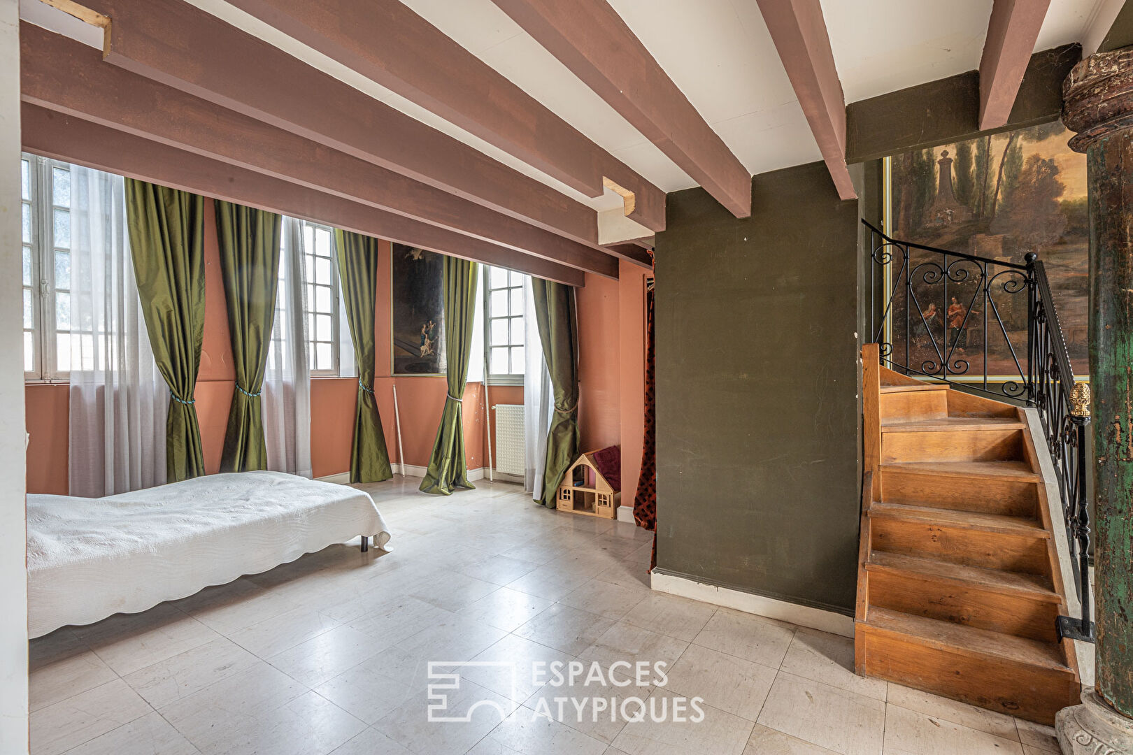 Classic, colorful and empty apartment