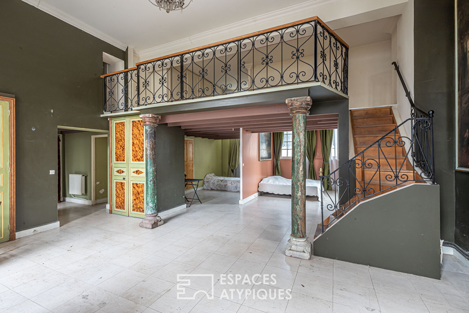 Classic, colorful and empty apartment