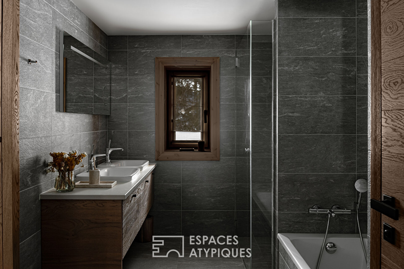 Exceptional designer contemporary chalet