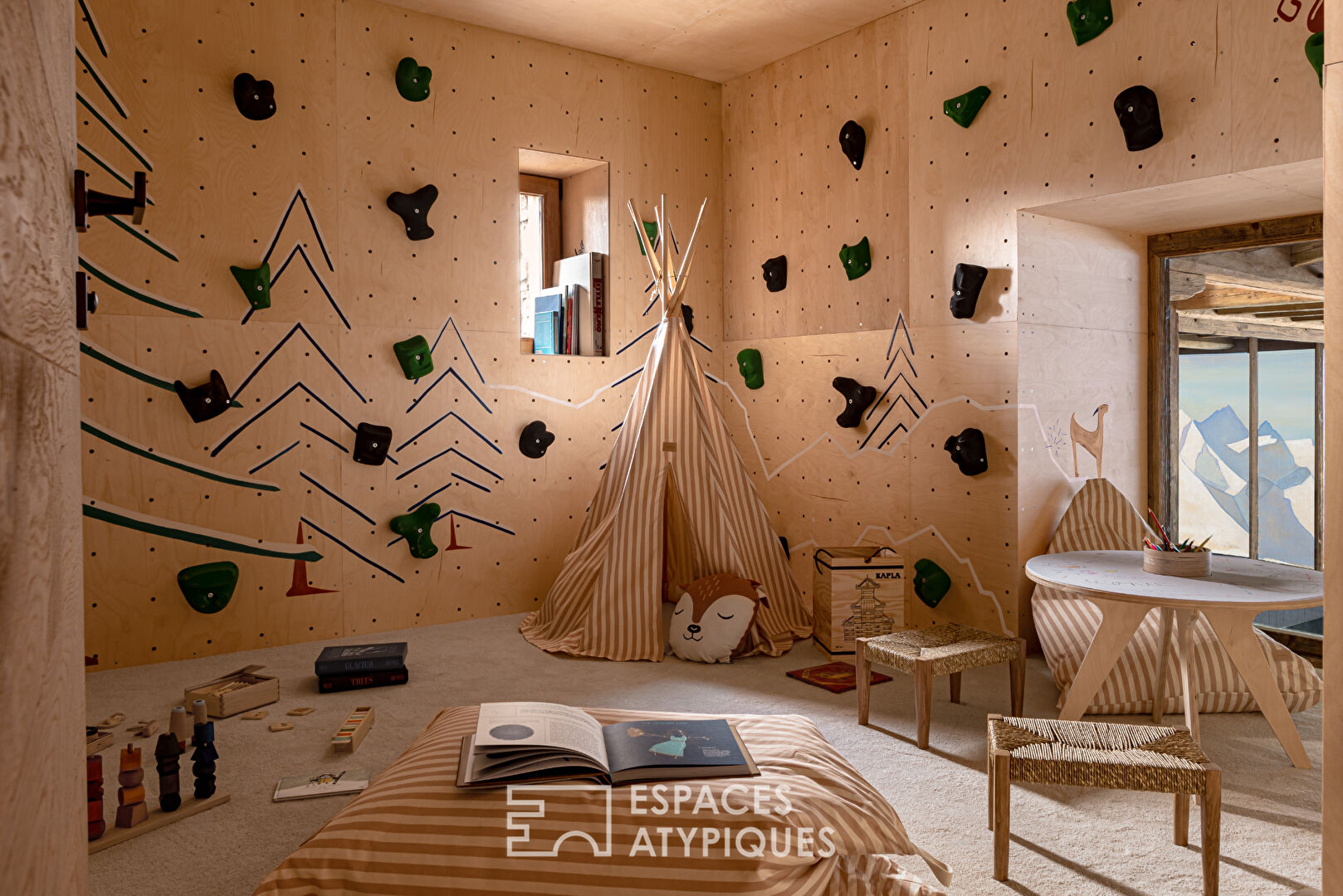 Exceptional designer contemporary chalet