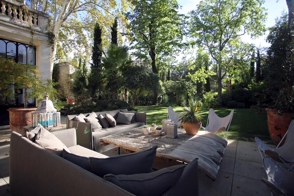 Private mansion with magnificent private garden