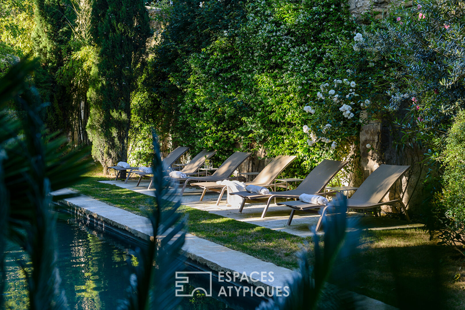 Private mansion with magnificent private garden