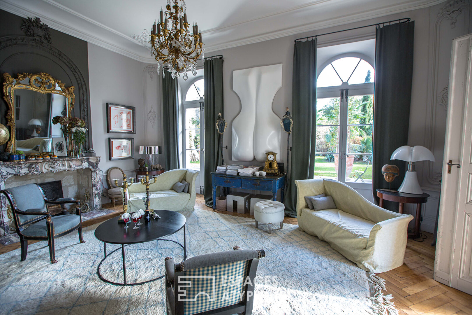Private mansion with magnificent private garden