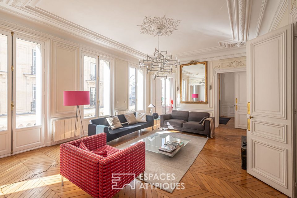 75008 PARIS - Appartement haussmannien épuré avec ses moulures - Réf. 2049