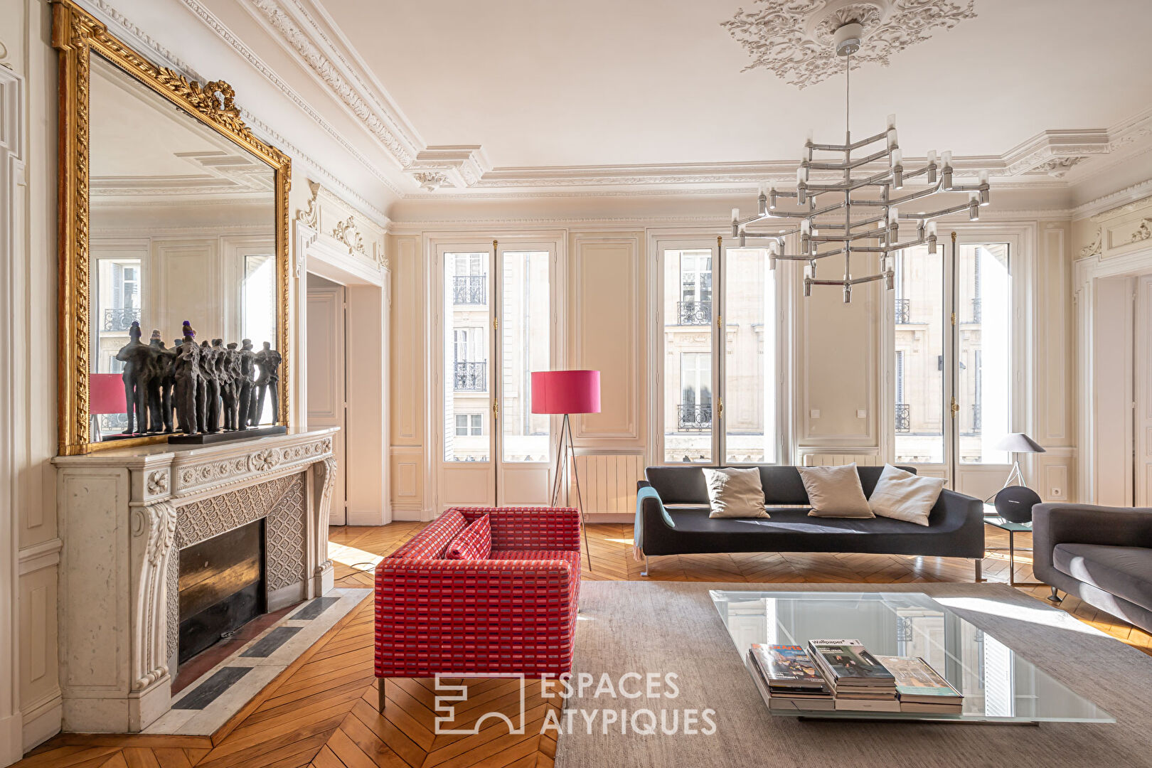 Appartement haussmannien épuré avec ses moulures