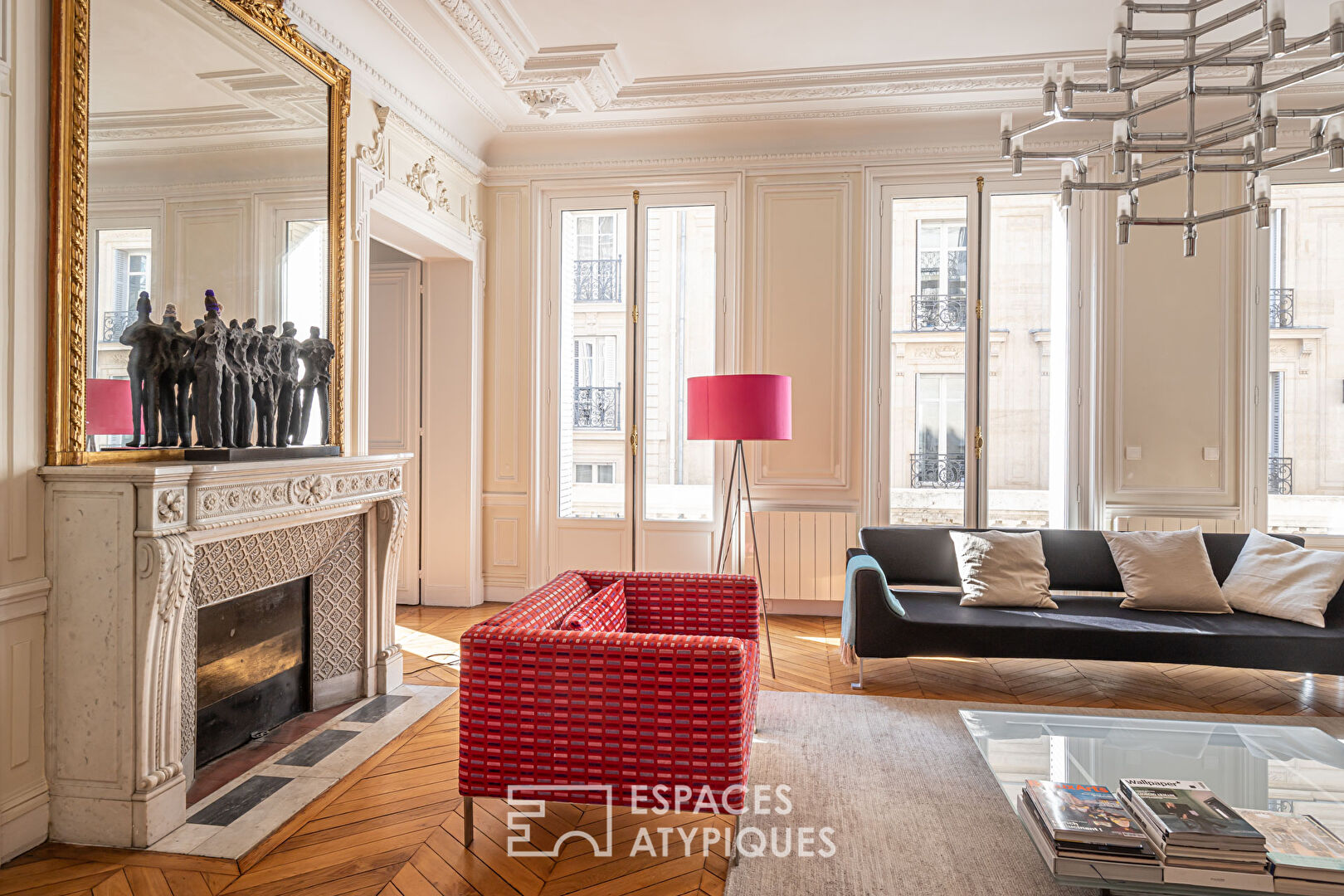 Refined Haussmann apartment with its moldings