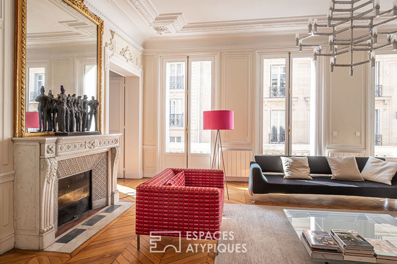 Appartement haussmannien épuré avec ses moulures