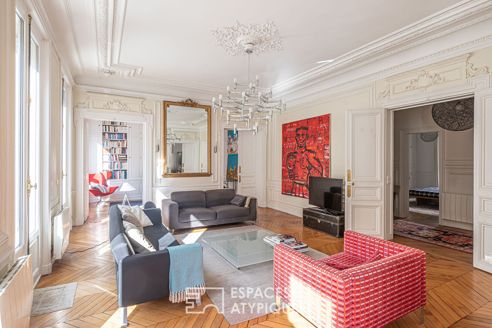 Appartement haussmannien épuré avec ses moulures