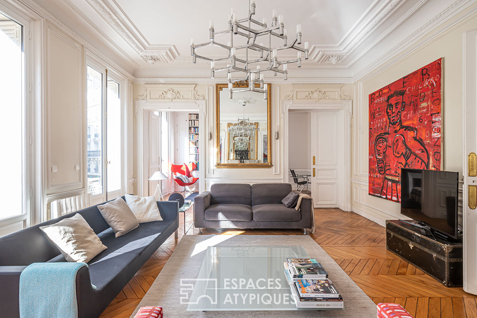 Appartement haussmannien épuré avec ses moulures